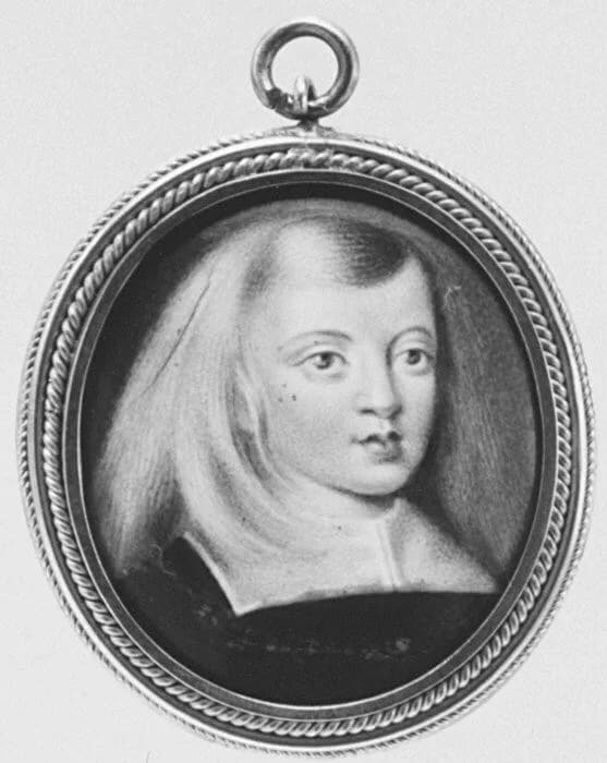 overall portrait pendant