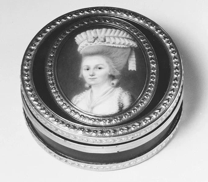 decorated circular box