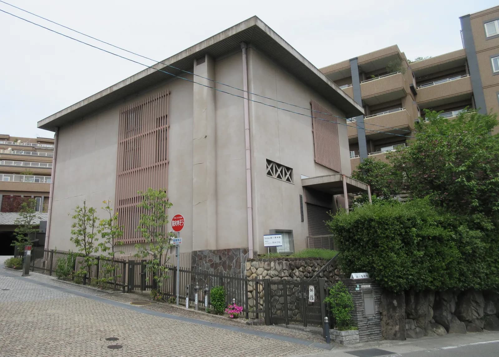 頴川美術館